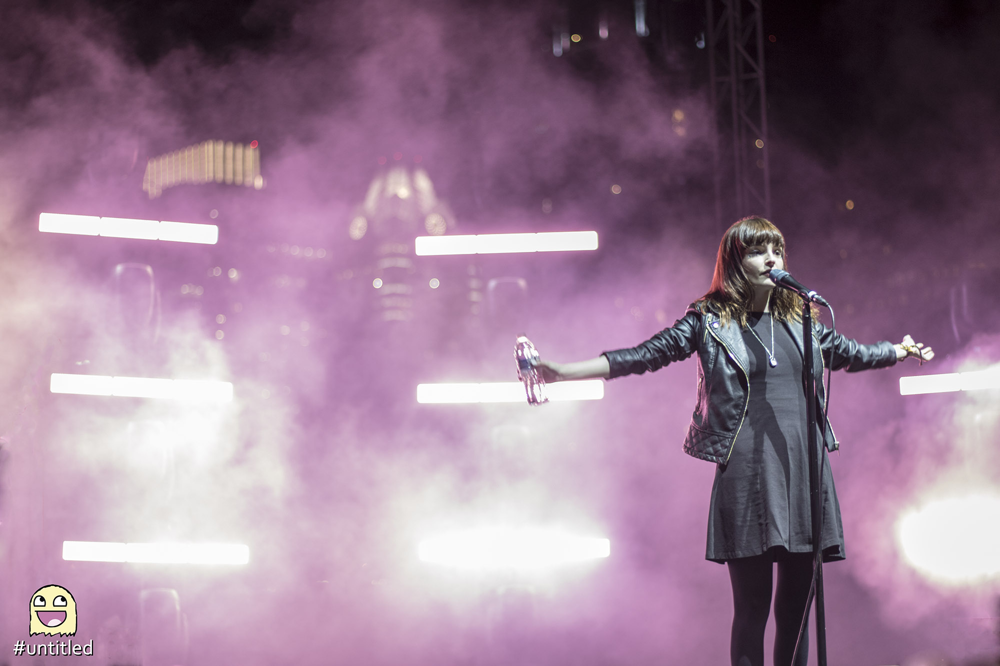 Chvrches purple lights hands out