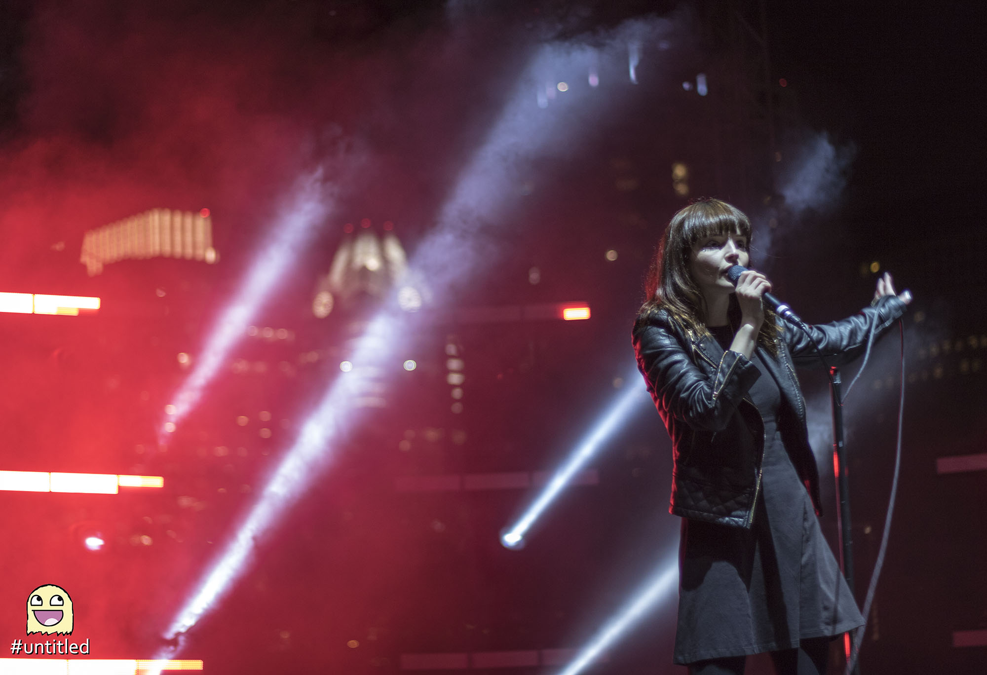 Chvrches red lights hand out