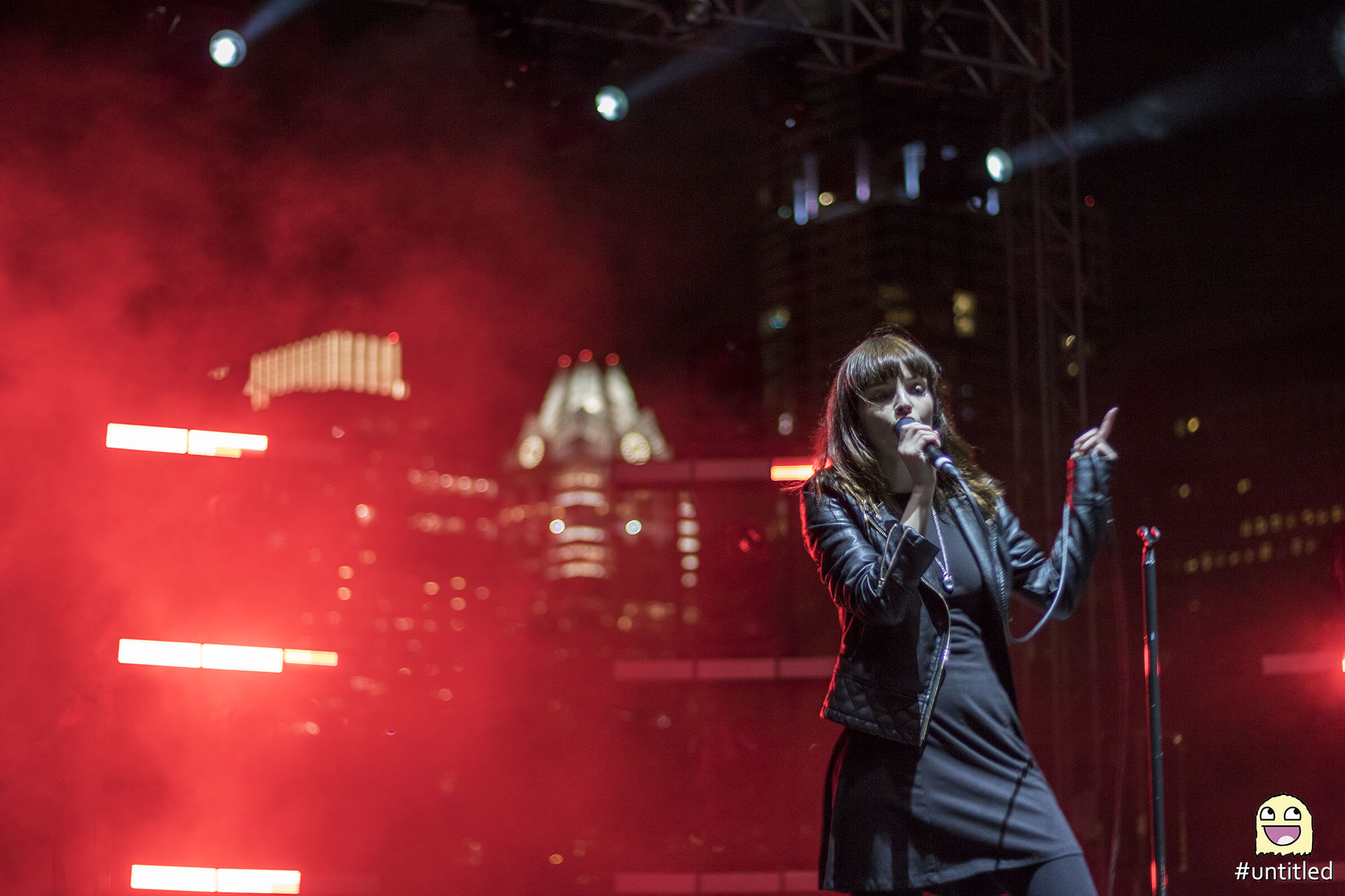 Chvrches red lights hand up